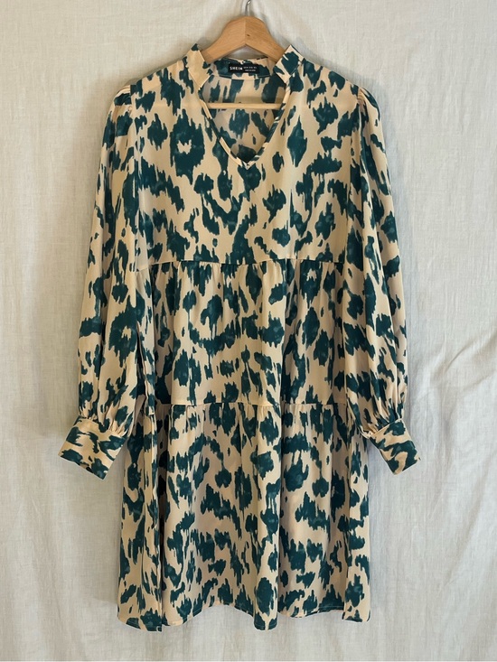SHEIN Dresses & Skirts - SHEIN Cream & Dark Green Tiered V-Neck Long Sleeve Dress